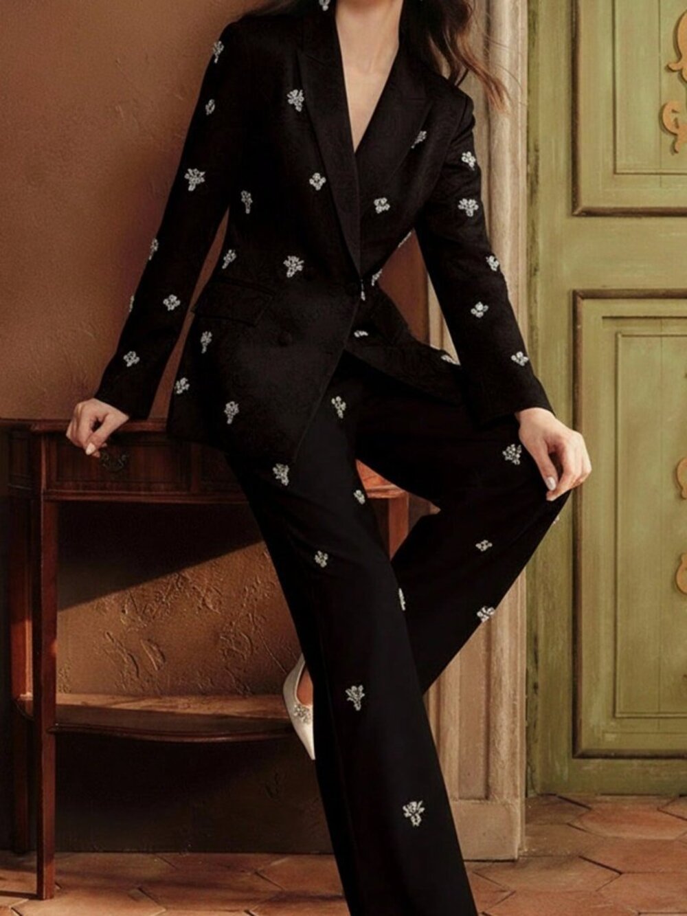 Black Elegant Women's Embellished Cinched Waist Blazer